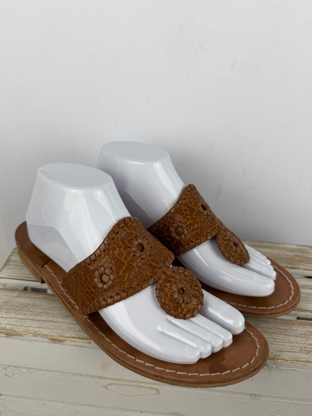Jack Rogers brown leather thong sandals whipstitch detail size 9M